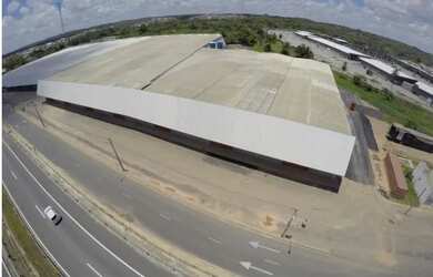 Imagem: O depósito possui 5 Vagas na garagem e 12000m² de Área e