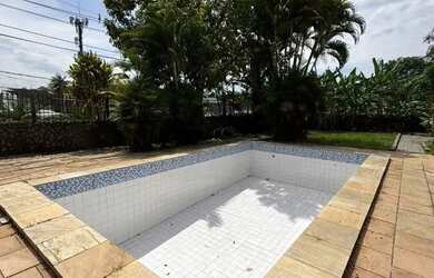 Imagem: A casa em condomínio possui 3 Dormitórios, 1 Banheiro, 3 Vagas