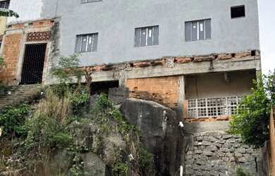 Imagem: O apartamento possui 5 Dormitórios, 2 Banheiros, 240m² de