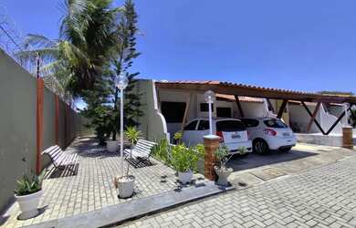 Imagem: A casa em condomínio possui 3 Dormitórios, 3 Banheiros, 2