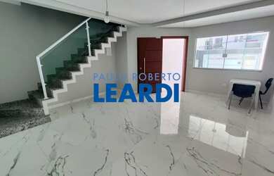 Imagem: A casa possui 3 Dormitórios, 4 Banheiros, 4 Vagas na garagem