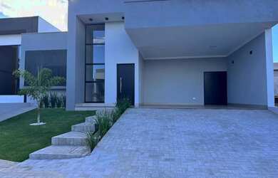 Imagem: A casa em condomínio possui 3 Dormitórios, 3 Banheiros, 2