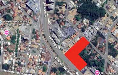 Imagem: O terreno possui 11000m² de Área e está localizado em Glória