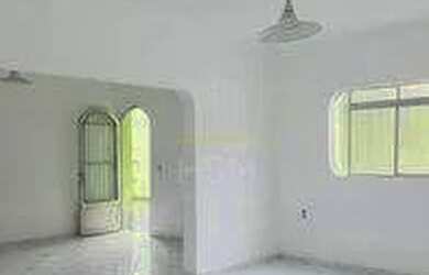 Imagem: O depósito possui 4 Vagas na garagem, 187m² de Área e está