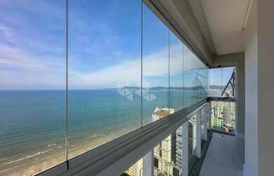 Imagem: O apartamento possui 3 Dormitórios, 1 Banheiro, 3 Vagas na