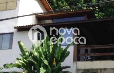 Imagem: A casa possui 2 Dormitórios, 4 Banheiros, 2 Vagas na garagem