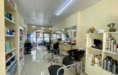 Imagem: O depósito possui 3 Vagas na garagem, 97m² de Área e está