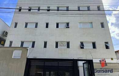 Imagem: O apartamento possui 1 Dormitório, 1 Banheiro, 1 Vaga na garagem