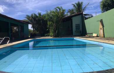 Imagem: A casa possui 3 Dormitórios, 3 Banheiros, 5 Vagas na garagem