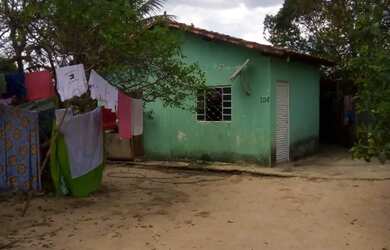 Imagem: A casa possui 1 Dormitório, 1 Banheiro, 1 Vaga na garagem