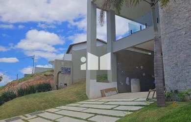 Imagem: A casa em condomínio possui 4 Dormitórios, 5 Banheiros, 2