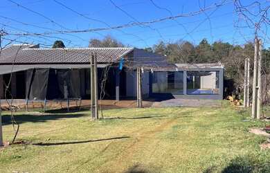 Imagem: A chácara possui 2.000m² de Área e está localizado em Neva