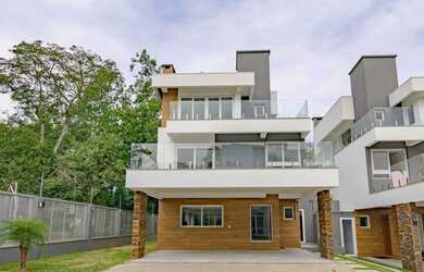 Imagem: A casa em condomínio possui 3 Dormitórios, 5 Banheiros, 4