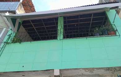 Imagem: A casa possui 2 Dormitórios e 1 Banheiro e está localizado