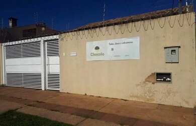 Imagem: A casa possui 2 Dormitórios, 2 Banheiros, 2 Vagas na garagem