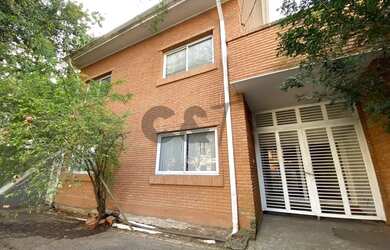 Imagem: O depósito possui 5 Vagas na garagem, 550m² de Área e está