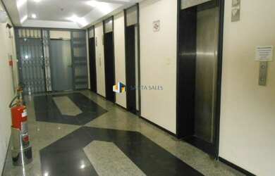 Imagem: O depósito possui 2 Vagas na garagem, 98m² de Área e está