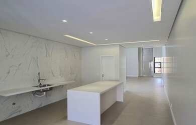 Imagem: A casa em condomínio possui 4 Dormitórios, 5 Banheiros, 4