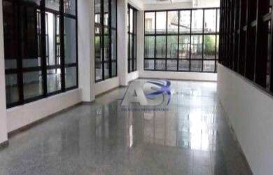 Imagem: O depósito possui 5 Vagas na garagem, 190m² de Área e está