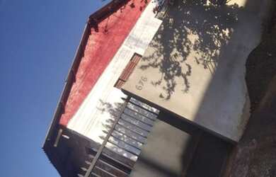 Imagem: A casa possui 3 Dormitórios, 1 Banheiro, 3 Vagas na garagem