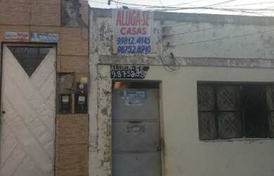 Imagem: A casa possui 2 Dormitórios, 1 Banheiro e está localizado