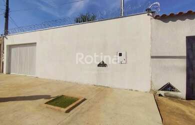 Imagem: A casa em condomínio possui 3 Dormitórios, 2 Banheiros, 3