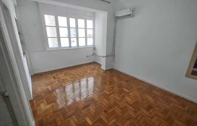 Imagem: A kitnet possui 1 Dormitório, 1 Banheiro, 34m² de Área e