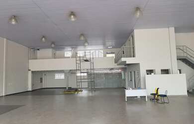 Imagem: O depósito possui 5 Vagas na garagem, 833m² de Área e está