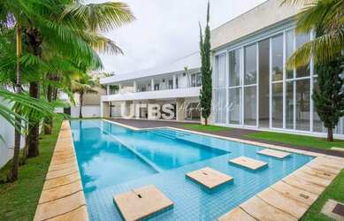 Imagem: A casa em condomínio possui 5 Dormitórios, 5 Banheiros, 4