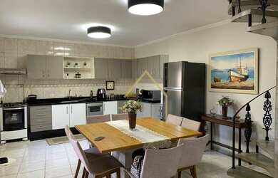 Imagem: A casa possui 2 Dormitórios, 2 Banheiros, 3 Vagas na garagem