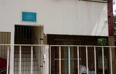 Imagem: A casa possui 3 Dormitórios, 1 Banheiro, 1 Vaga na garagem