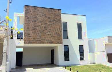 Imagem: A casa em condomínio possui 3 Dormitórios, 4 Banheiros, 2