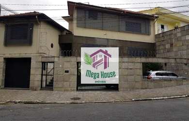 Imagem: A casa possui 4 Dormitórios, 3 Banheiros, 4 Vagas na garagem