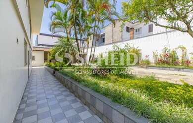 Imagem 10: Sobrado à Venda. 332m² de Área, 5 Vagas na garageme4 Dormitórios