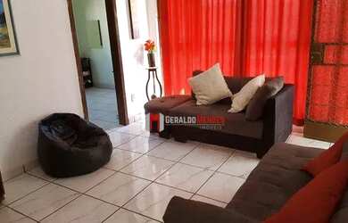 Imagem: A casa possui 4 Dormitórios, 4 Banheiros, 5 Vagas na garagem