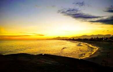 Imagem: A casa possui 3 Dormitórios, 3 Banheiros, 4 Vagas na garagem