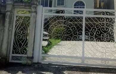 Imagem: A casa possui 4 Dormitórios, 5 Banheiros, 5 Vagas na garagem