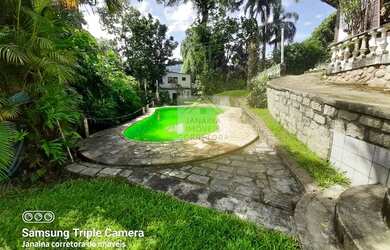 Imagem: A casa em condomínio possui 5 Dormitórios, 3 Banheiros, 5