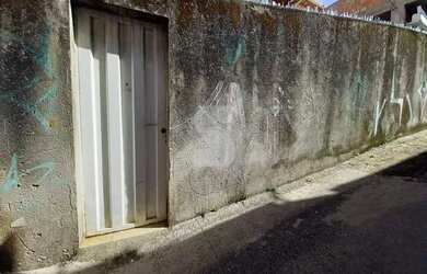 Imagem: A casa possui 2 Dormitórios, 1 Banheiro, 1 Vaga na garagem