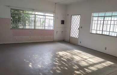 Imagem: A casa possui 5 Dormitórios, 4 Banheiros, 5 Vagas na garagem