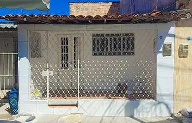 Imagem: A casa possui 1 Dormitório, 1 Banheiro, 1 Vaga na garagem e