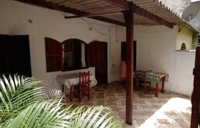 Imagem: A casa possui 2 Dormitórios, 1 Banheiro e está localizado