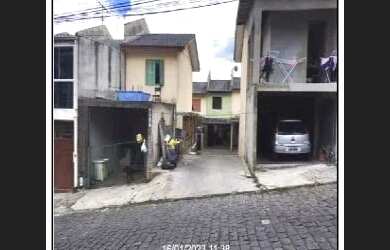 Imagem: A casa possui 2 Dormitórios, 1 Banheiro, 1 Vaga na garagem