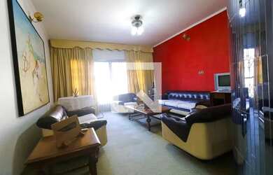 Imagem: A casa possui 3 Dormitórios, 4 Banheiros, 3 Vagas na garagem