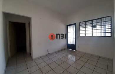 Imagem: A casa possui 1 Dormitório, 1 Banheiro, 4 Vagas na garagem