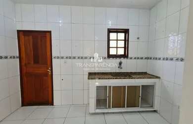 Imagem: A casa possui 2 Dormitórios, 2 Banheiros, 2 Vagas na garagem