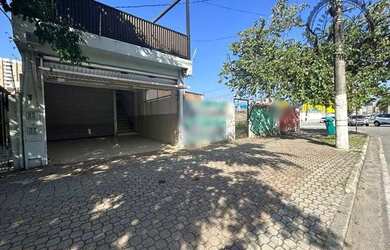 Imagem: A casa possui 3 Dormitórios, 3 Banheiros, 2 Vagas na garagem