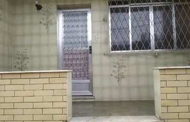 Imagem: A casa possui 3 Dormitórios, 1 Banheiro, 1 Vaga na garagem