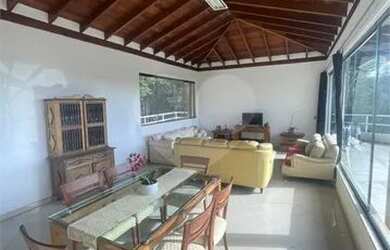 Imagem: A casa em condomínio possui 4 Dormitórios, 5 Banheiros, 2