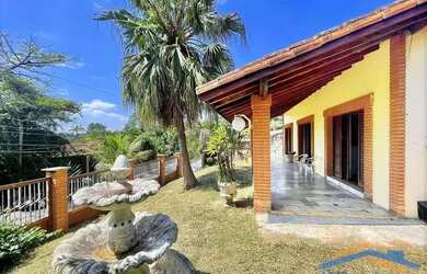 Imagem: A casa em condomínio possui 4 Dormitórios, 5 Banheiros, 5